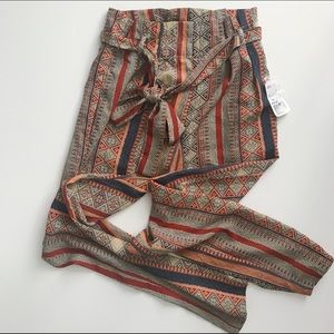 NWT Printed paper bag waist pants